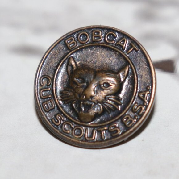 πΎ Vintage BOBCAT Cub Scouts B.S.A. Lapel Pin β Copper Tone β .75" Wide π€ - Picture 1 of 4